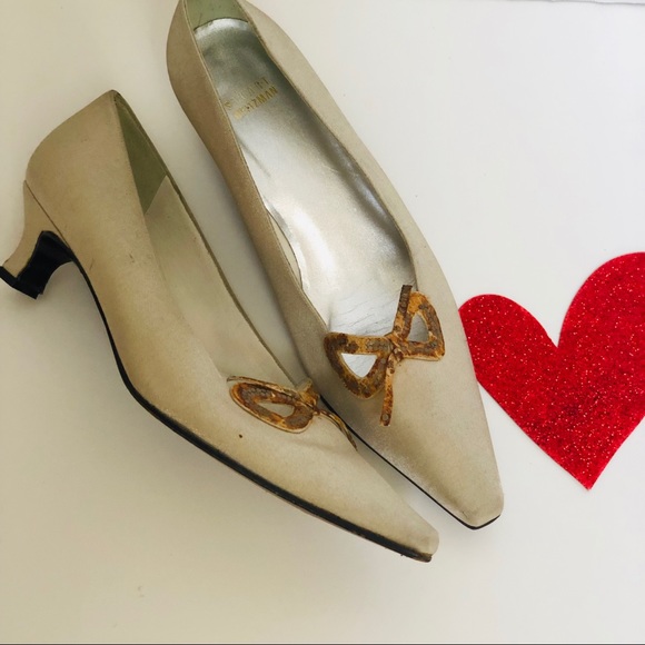 📦STUART WEITZMAN-Made in Spain kitten heel pump. - Picture 2 of 6